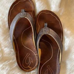OluKai Brown Leather Sandals EUC Worn very few times. So cute with anything!